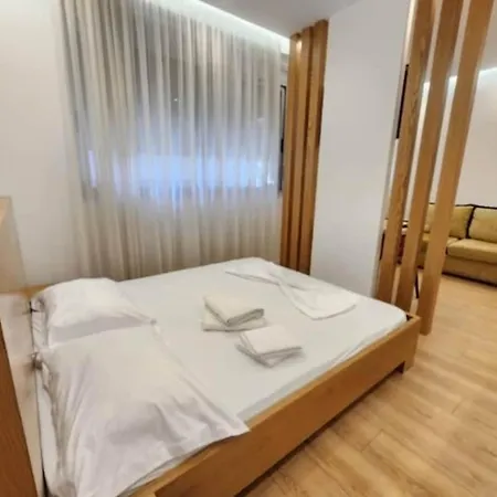 63bs Condor Apartment *