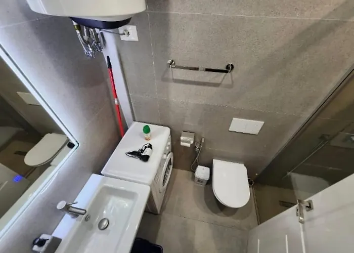 63bs Condor * Tirana