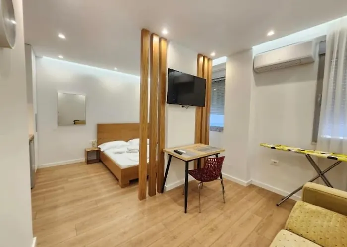 63bs Condor Apartment *